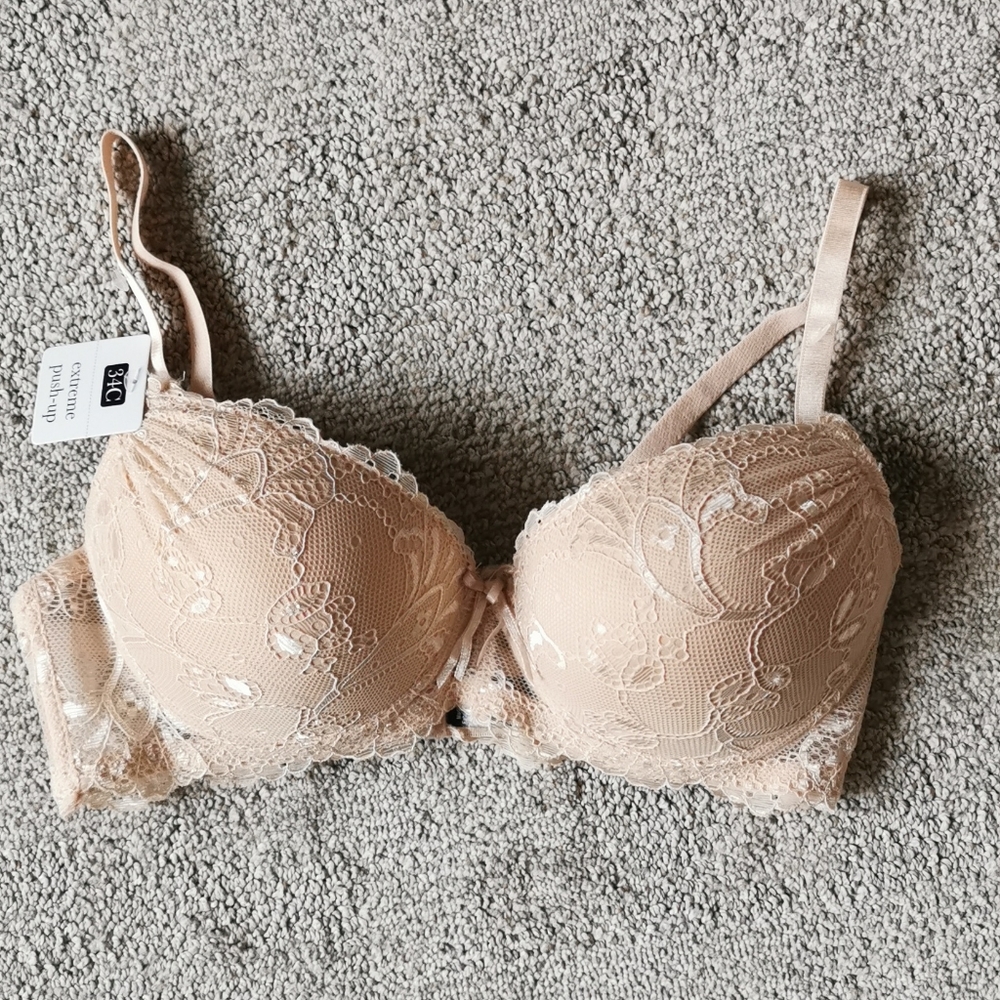 NWT Rene Rofe Lingerie lace bra